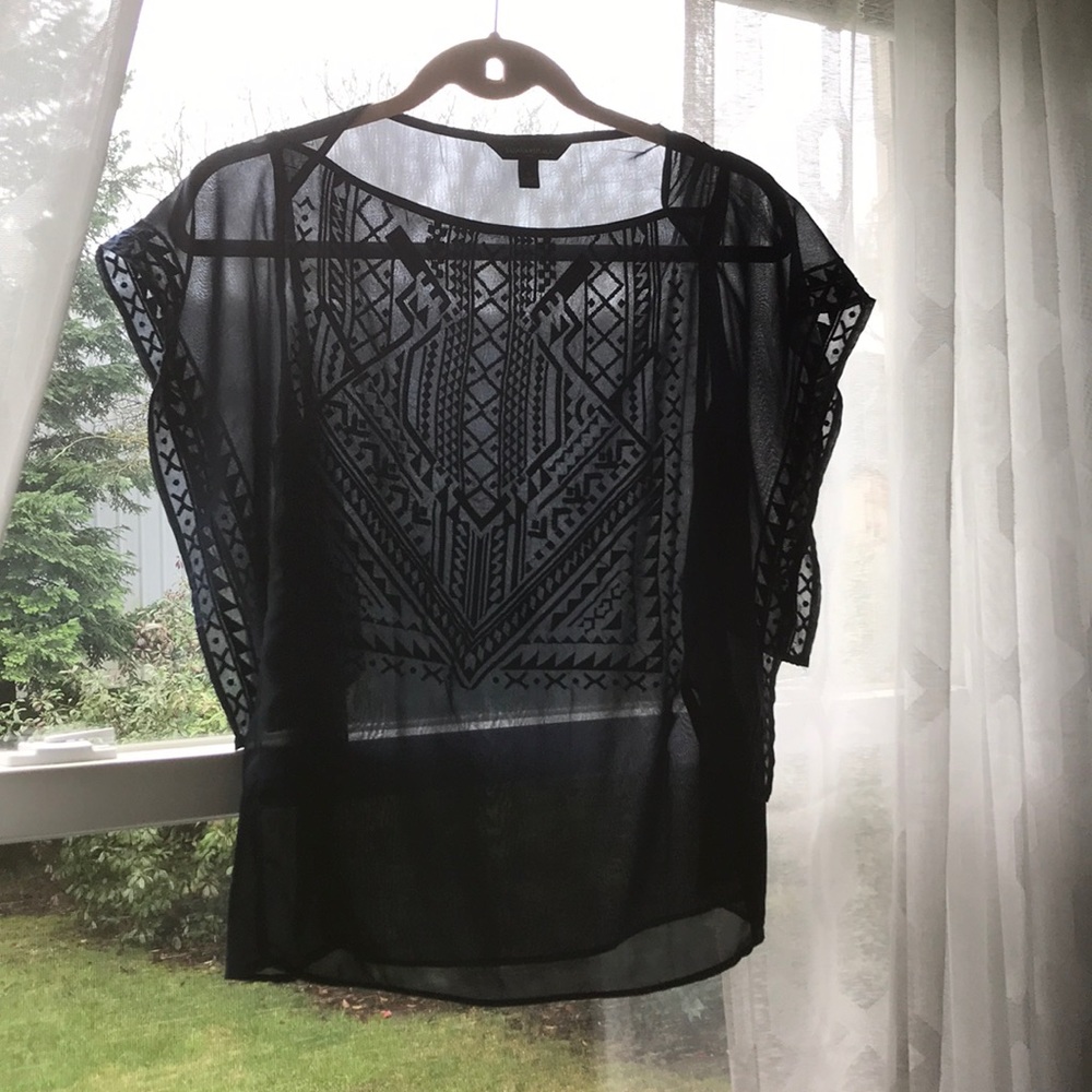 Semi sheer embroidered Banana Republic Blouse Tee